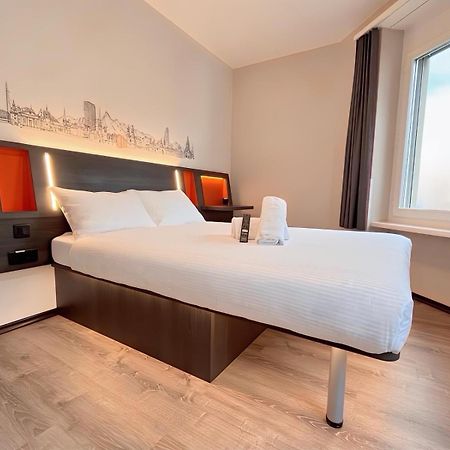 Easyhotel Zuerich Main Station Esterno foto