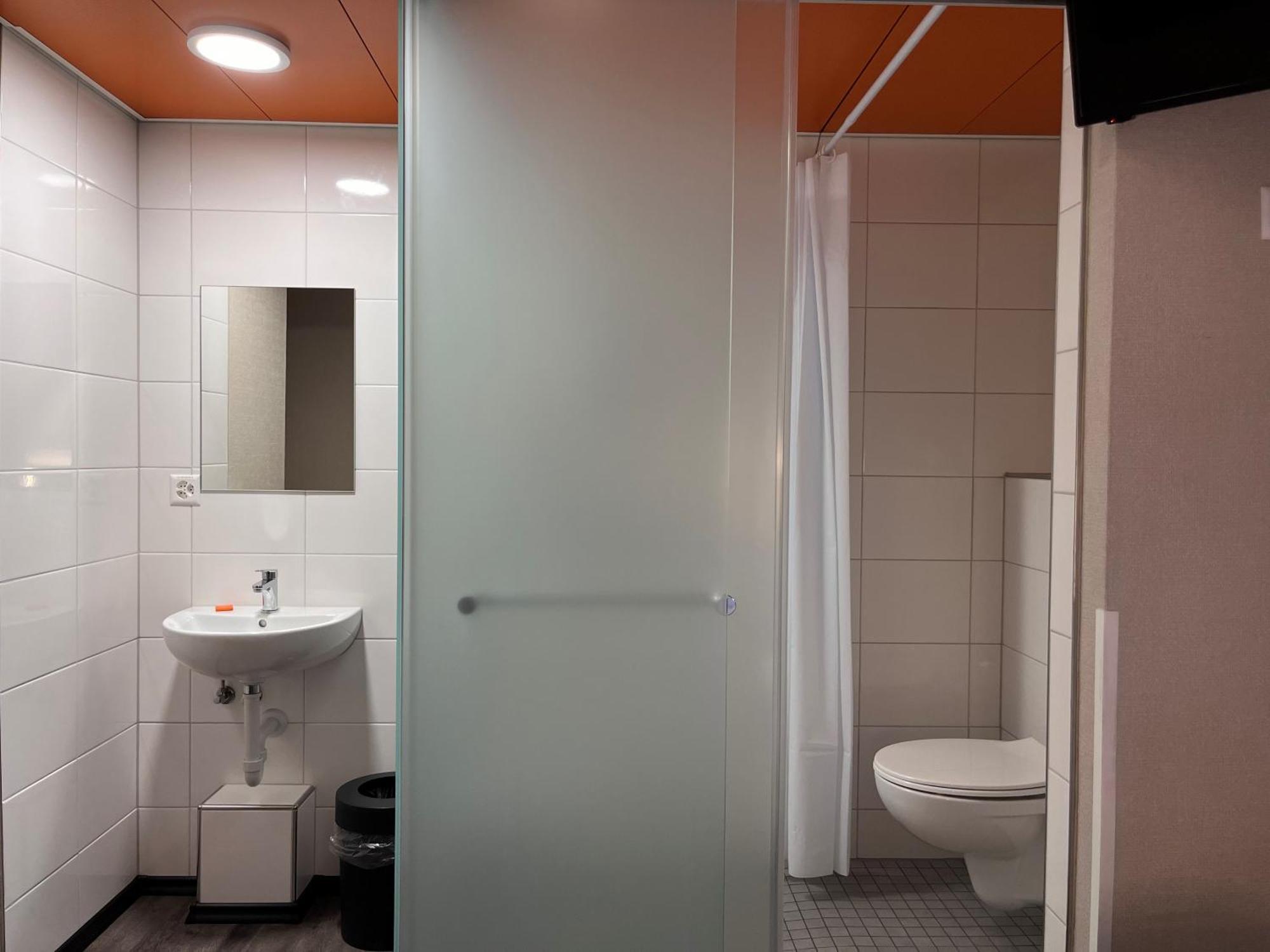 Easyhotel Zuerich Main Station Esterno foto