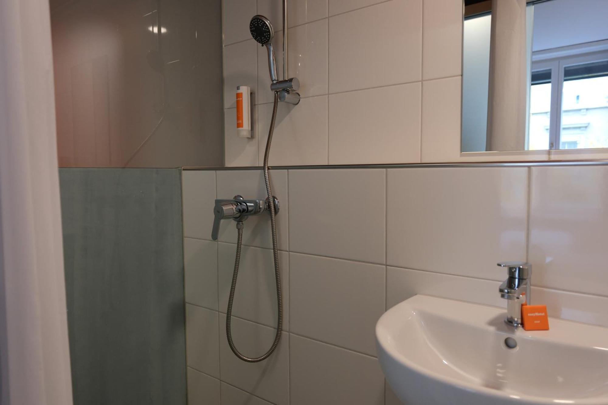 Easyhotel Zuerich Main Station Camera foto