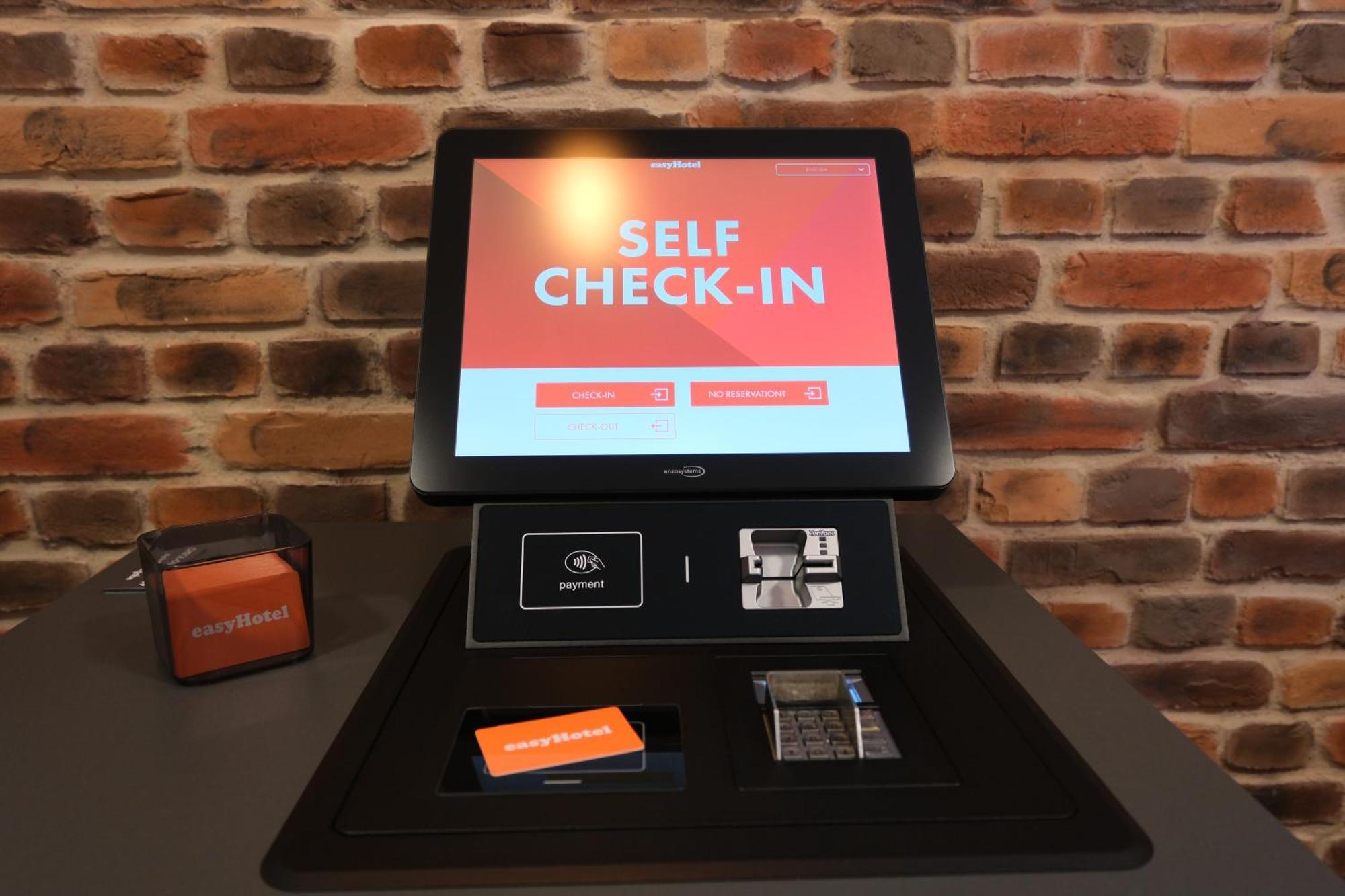 Easyhotel Zuerich Main Station Esterno foto