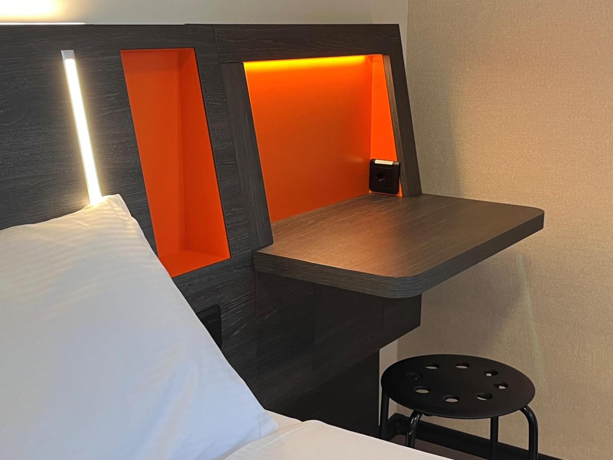 Easyhotel Zuerich Main Station Esterno foto