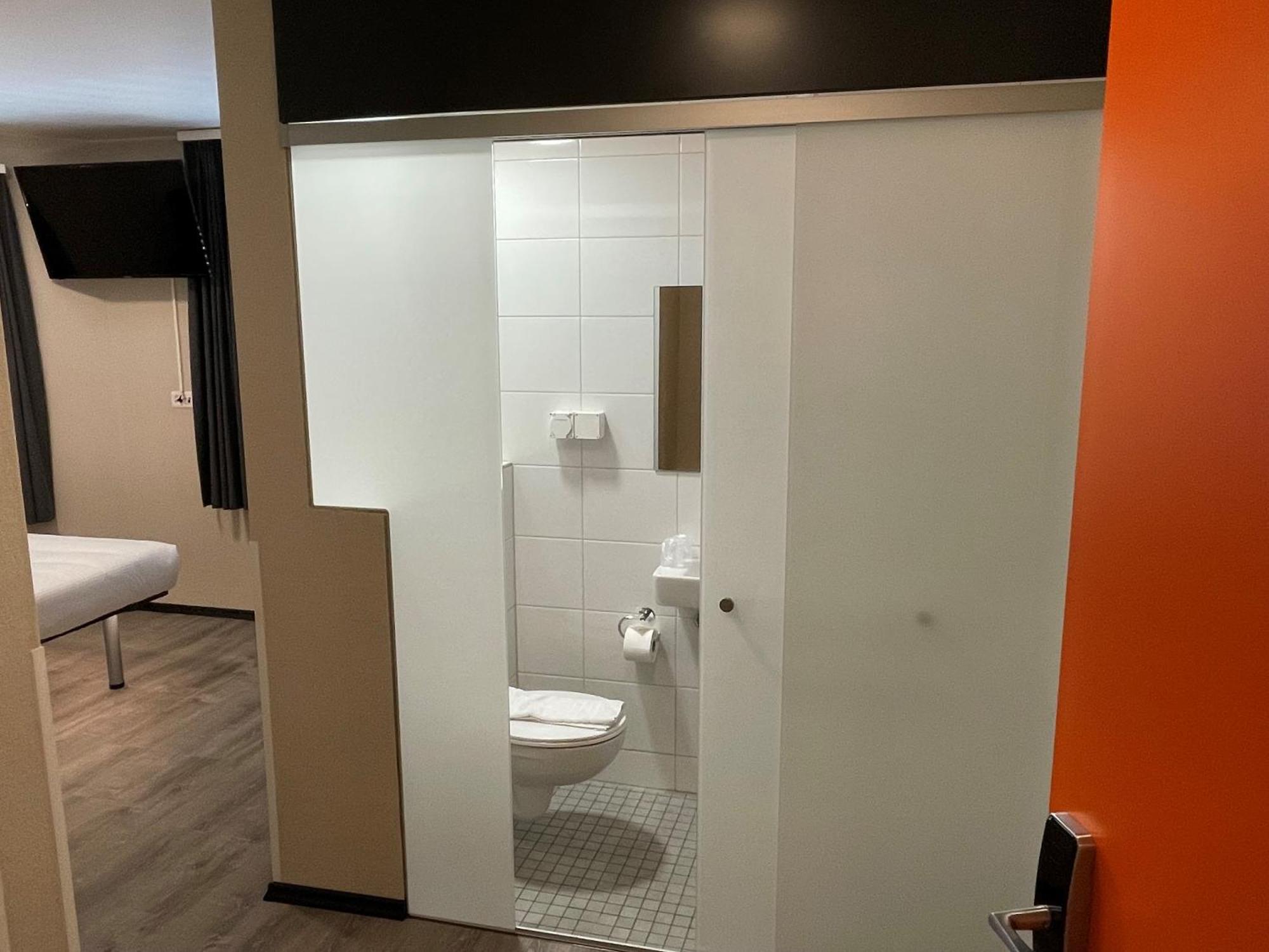 Easyhotel Zuerich Main Station Esterno foto