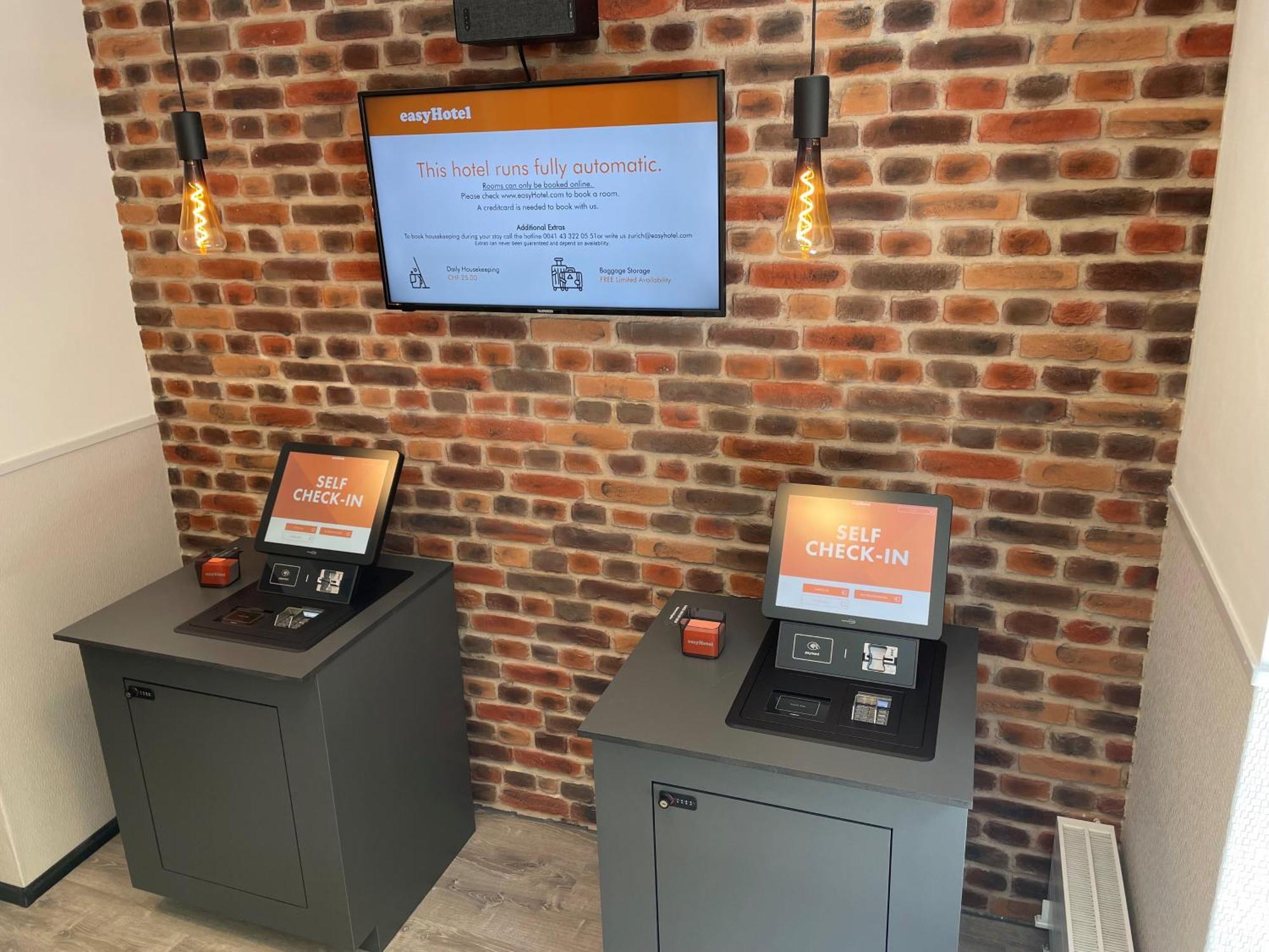 Easyhotel Zuerich Main Station Esterno foto