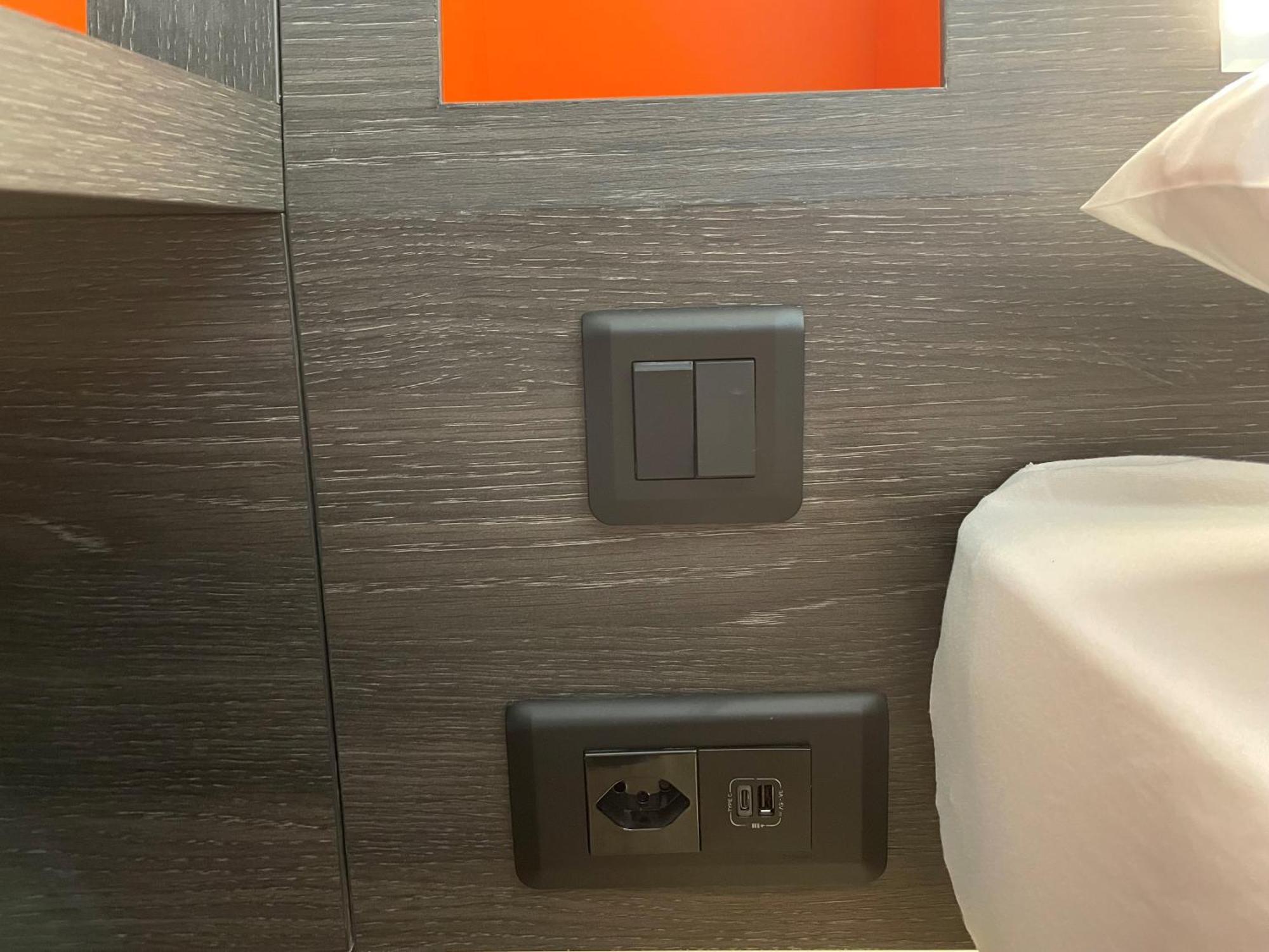 Easyhotel Zuerich Main Station Camera foto